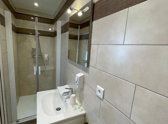 Les Chenes 酒店 2*