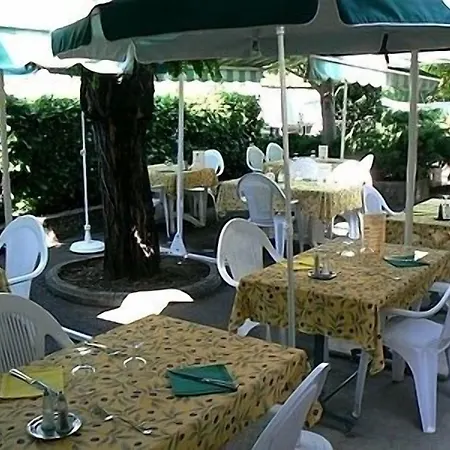 Les Chênes Hotel 2*