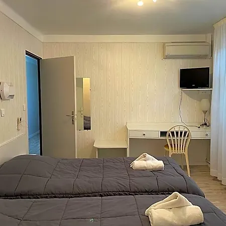 Hotel Les Chenes 2*